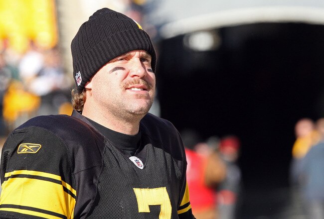 PITTSBURGH - DECEMBER 27:  Quarterback Ben Roethlisberger #7 of the Pittsburgh Steelers warms up before the game against the Baltimore Ravens at Heinz Field on December 27, 2009 in Pittsburgh, Pennsylvania.  (Photo by Karl Walter/Getty Images)