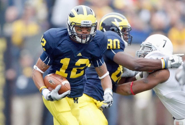 ANN ARBOR, MI - NOVEMBER 21: Roy Roundtree #12 of the Michigan Wolverines carries the ball during the game against the Ohio State Buckeyes on November 21, 2009 at Michigan Stadium in Ann Arbor, Michigan. Ohio State won the game 21-10. (Photo by Gregory Shamus/Getty Images)