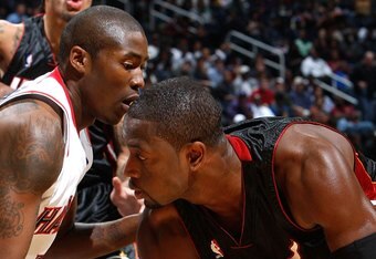 ATLANTA - NOVEMBER 18:  Dwyane Wade #3 of the Miami Heat against Jamal Crawford #11 of the Atlanta Hawks at Philips Arena on November 18, 2009 in Atlanta, Georgia.  (Photo by Kevin C. Cox/Getty Images)