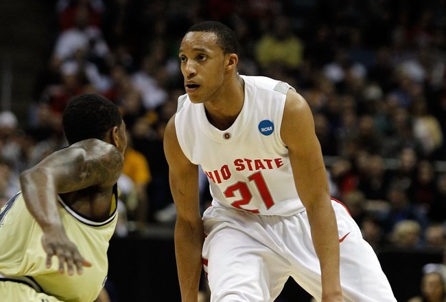 MILWAUKEE - MARCH 21:  Evan Turner #21 of the Ohio State Buckeyes moves the ball while taking on the Georgia Tech Yellow Jackets in the first half during the second round of the 2010 NCAA men's basketball tournament at the Bradley Center on March 21, 2010 in Milwaukee, Wisconsin.  (Photo by Jonathan Daniel/Getty Images)