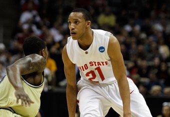 MILWAUKEE - MARCH 21:  Evan Turner #21 of the Ohio State Buckeyes moves the ball while taking on the Georgia Tech Yellow Jackets in the first half during the second round of the 2010 NCAA men's basketball tournament at the Bradley Center on March 21, 2010 in Milwaukee, Wisconsin.  (Photo by Jonathan Daniel/Getty Images)