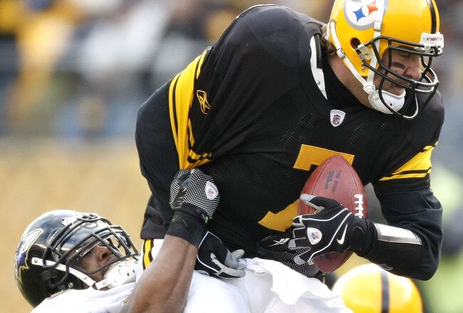 PITTSBURGH - DECEMBER 27:  Antwan Barnes #50 of the Baltimore Ravens sacks Ben Roethlisberger #7 of the Pittsburgh Steelers on December 27, 2009 at Heinz Field in Pittsburgh, Pennsylvania.  (Photo by Gregory Shamus/Getty Images)
