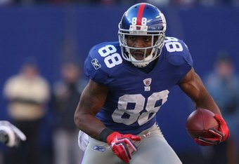 EAST RUTHERFORD, NJ - DECEMBER 27:  Hakeem Nicks of the New York Giants against the Carolina Panthers at Giants Stadium on December 27, 2009 in East Rutherford, New Jersey.  (Photo by Nick Laham/Getty Images)