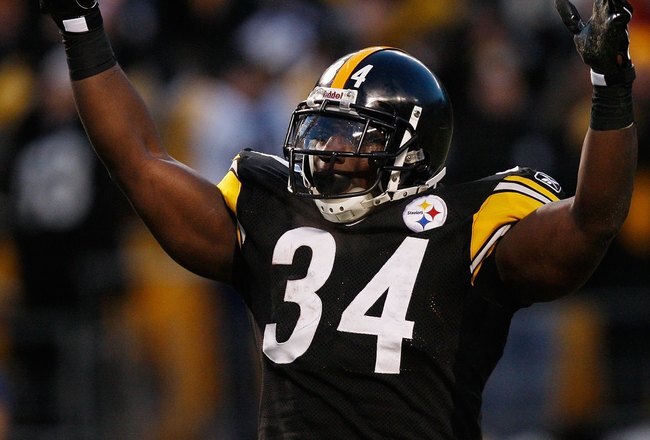 PITTSBURGH - DECEMBER 20: Rashard Mendenhall #34 of the Pittsburgh Steelers celebrates after scoring a touchdown against the Green Bay Packers during the game on December 20, 2009 at Heinz Field in Pittsburgh, Pennsylvania. (Photo by Jared Wickerham/Getty Images)