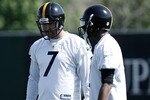 PITTSBURGH - APRIL 19:  Ben Roethlisberger #7 and Dennis Dixon #2 of the Pittsburgh Steelers practice on April 19, 2010 at the Pittsburgh Steelers South Side training facility in Pittsburgh, Pennsylvania.  (Photo by Jared Wickerham/Getty Images)