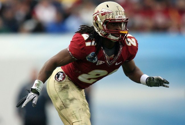 JACKSONVILLE, FL - JANUARY 01:  Cornerback Patrick Robinson #21 of the Florida State Seminoles drops back into coverage against the West Virginia Mountaineers during the Konica Minolta Gator Bowl on January 1, 2010 at Jacksonville Municipal Stadium in Jacksonville, Florida. Florida State defeated West Virginia 33-21 in Bobby Bowden's last game as a head coach for the Seminoles.  (Photo by Doug Benc/Getty Images)
