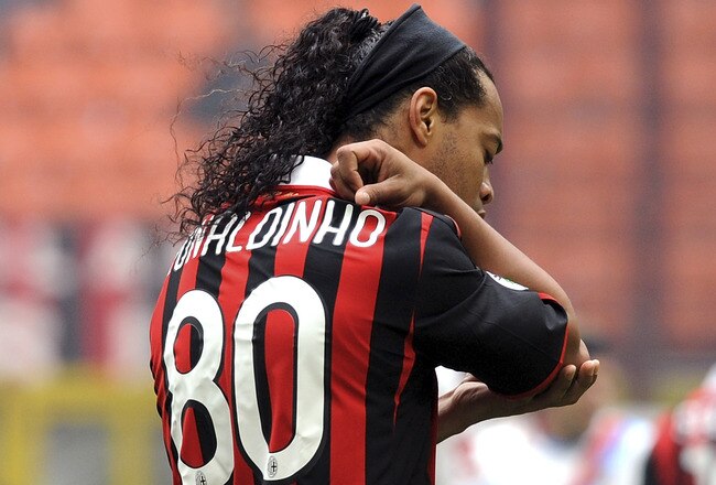 MILAN, ITALY - APRIL 11:  Ronaldinho of Milan in action during the Serie A match between AC Milan and Catania Calcio at Stadio Giuseppe Meazza on April 11, 2010 in Milan, Italy.  (Photo by Dino Panato/Getty Images)
