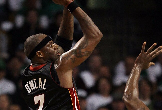 BOSTON - APRIL 17:  Jermaine O'Neal #7 of the Miami Heat takes a shot as Kendrick Perkins #43 of the Boston Celtics defends during Game One of the Eastern Conference Quarterfinals of the 2010 NBA playoffs at the TD Garden on April 17, 2010 in Boston, Massachusetts.  NOTE TO USER: User expressly acknowledges and agrees that, by downloading and or using this photograph, User is consenting to the terms and conditions of the Getty Images License Agreement.  (Photo by Elsa/Getty Images)