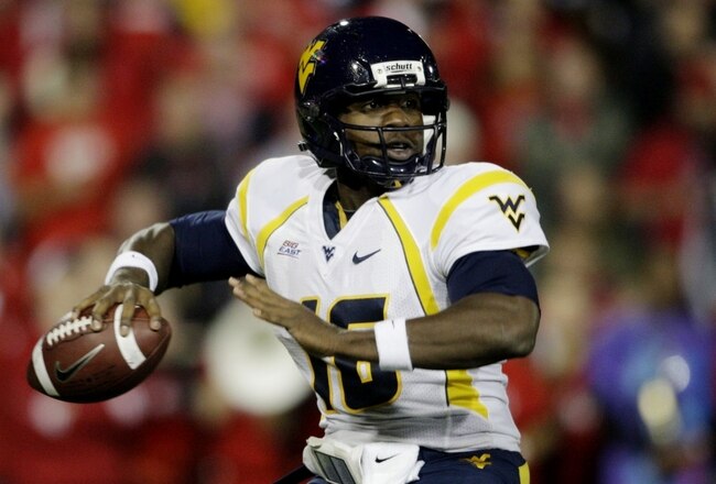 CINCINNATI - NOVEMBER 13:   Quarterback Jarrett Brown #16 of the West Virginia Mountaineers looks to pass the ball against the Cincinnati Bearcats in the first quarter of the game at Nippert Stadium on November 13, 2009 in Cincinnati, Ohio.  (Photo by Andy Lyons/Getty Images)