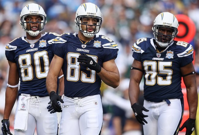 SAN DIEGO - JANUARY 17:  Malcom Floyd #80, Vincent Jackson #83 and Antonio Gates #85 of the San Diego Chargers walk on the field during the AFC Divisional Playoff Game against the New York Jets at Qualcomm Stadium on January 17, 2010 in San Diego, California.  (Photo by Donald Miralle/Getty Images)