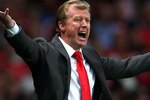 LONDON - AUGUST 27:  Steve MClaren manager of FC Twente during the UEFA Champions League third qualifying round, second leg match between Arsenal and FC Twente at the Emirates Stadium on August 27, 2008 in London, England.  (Photo by Phil Cole/Getty Images)