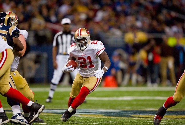 ST. LOUIS - JANUARY 3:  Frank Gore #21 of the San Francisco 49ers carries the ball during the game against the St. Louis Rams at the Edward Jones Dome on January 3, 2010 in St. Louis, Missouri.  The 49ers beat the Rams 28-6.  (Photo by Dilip Vishwanat/Getty Images)