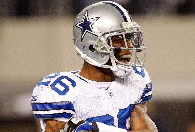 ARLINGTON, TX - JANUARY 09:  Safety Ken Hamlin #26 of the Dallas Cowboys during the 2010 NFC wild-card playoff game at Cowboys Stadium on January 9, 2010 in Arlington, Texas.  (Photo by Ronald Martinez/Getty Images)