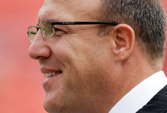 KANSAS CITY, MO - SEPTEMBER 20:  General Manager Scott Pioli of the Kansas City Chiefs walks the sidelines prior to the start of the game against the Kansas City Chiefs at Arrowhead Stadium on September 20, 2009 in Kansas City, Missouri.  (Photo by Jamie Squire/Getty Images)