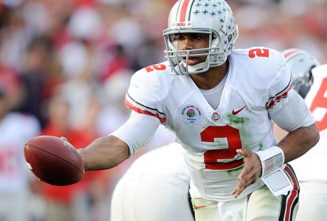PASADENA, CA - JANUARY 01:  Quarterback Terrelle Pryor #2 of the Ohio State Buckeyes hands the ball off against the Oregon Ducks during the 96th Rose Bowl game on January 1, 2010 in Pasadena, California.  (Photo by Kevork Djansezian/Getty Images)