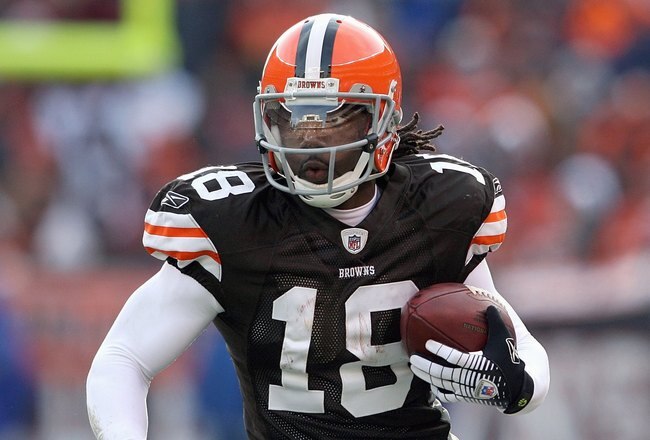 CLEVELAND - NOVEMBER 23:  Donte Stallworth #18 of the Cleveland Browns carries the ball during the NFL game against the Houston Texans at Cleveland Browns Stadium on November 23, 2008 in Cleveland, Ohio.  (Photo by Andy Lyons/Getty Images)