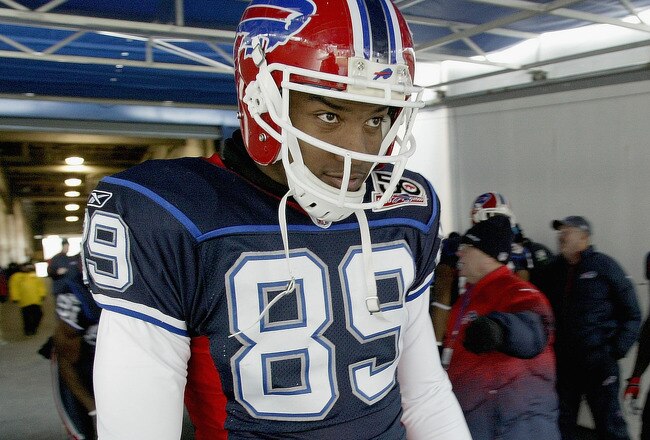 ORCHARD PARK, NY - DECEMBER 20: Shawn Nelson #89 and Nic Harris #54 of the Buffalo Bills ready to enter the field prior to playing the New England Patriots at Ralph Wilson Stadium on December 20, 2009 in Orchard Park, New York. THe Patriots won 17-10. (Photo by Rick Stewart/Getty Images)