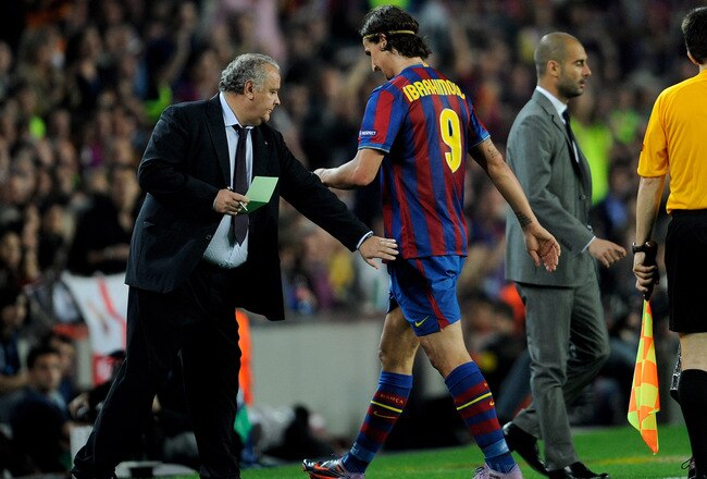 BARCELONA, SPAIN - APRIL 28: Barcelona manager Josep Guardiola subs Zlatan Ibrahimovic during the UEFA Champions League Semi Final Second Leg match between Barcelona and Inter Milan at Camp Nou on April 28, 2010 in Barcelona, Spain.  (Photo by Michael Regan/Getty Images)