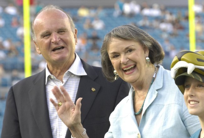 JACKSONVILLE, FL - AUGUST 18: Owner Wayne Weaver and his wife, Delores Barr Weaver, present awards during pre-game ceremonies as the Jacksonville Jaguars host the Tampa Bay Buccaneers  at Jacksonville  Municipal Stadium on August 18, 2007 in Jacksonville, Florida. (Photo by Al Messerschmidt/Getty Images)