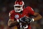 MIAMI - JANUARY 08:  Jermaine Gresham #18 of the Oklahoma Sooners runs with the ball for a touch down against the Florida Gators during the FedEx BCS National Championship Game at Dolphin Stadium on January 8, 2009 in Miami, Florida.  (Photo by Donald Miralle/Getty Images)