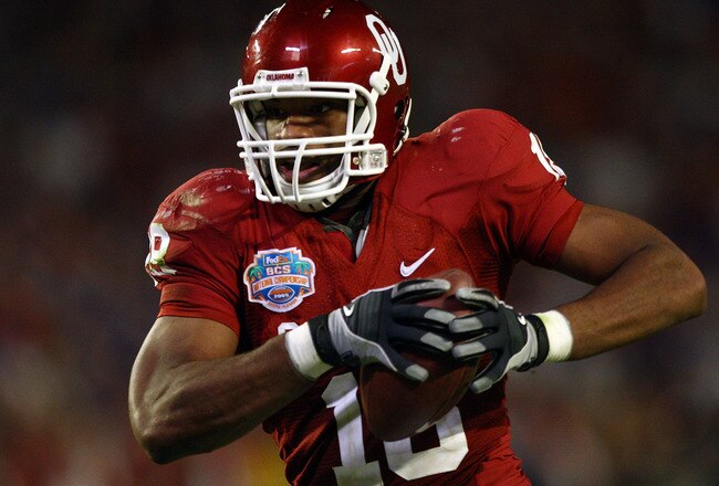 MIAMI - JANUARY 08:  Jermaine Gresham #18 of the Oklahoma Sooners runs with the ball for a touch down against the Florida Gators during the FedEx BCS National Championship Game at Dolphin Stadium on January 8, 2009 in Miami, Florida.  (Photo by Donald Miralle/Getty Images)