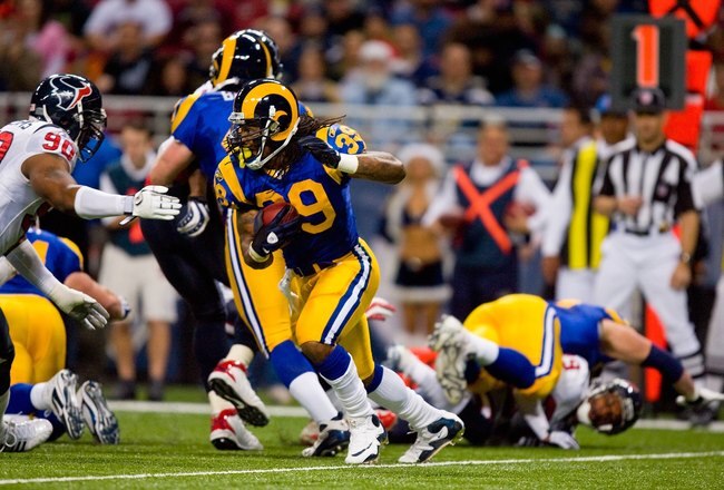 ST. LOUIS - DECEMBER 20:  Steven Jackson #39 of the St. Louis Rams carries the ball during the game against the Houston Texans at Edward Jones Dome on December 20, 2009 in St. Louis, Missouri.  (Photo by Dilip Vishwanat/Getty Images)