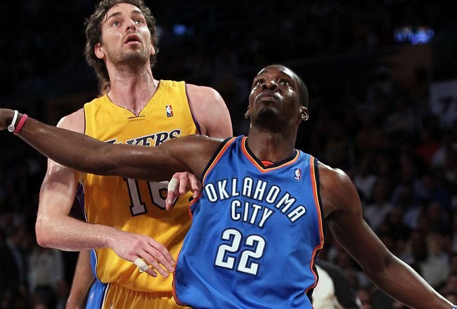 LOS ANGELES, CA - APRIL 27:  Jeff Green #22 of the Oklahoma City Thunder boxes out Pau Gasol #16 of the Los Angeles Lakers during Game Five of the Western Conference Quarterfinals of the 2010 NBA Playoffs at Staples Center on April 27, 2010 in Los Angeles, California.  (Photo by Stephen Dunn/Getty Images)
