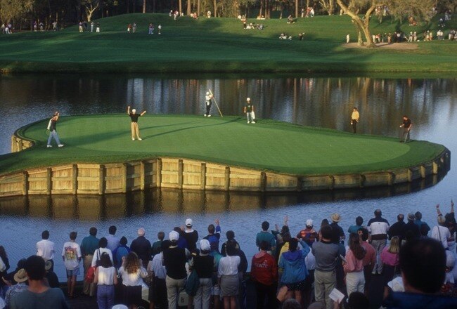 MAR 1993:  DAVIS LOVE III PUTTING ON THE FAMED 17TH HOLE ISLAND GREEN AT TPC SAWGRASS DURING THE PLAYERS CHAMPIONSHIP, PONTE VEDRA, FL.