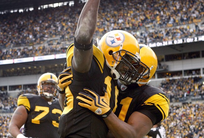 PITTSBURGH - DECEMBER 27:  Santonio Holmes #10 of the Pittsburgh Steelers celebrates a second quarter touchdown with Mike Wallace #17 while playing the Baltimore Ravens on December 27, 2009 at Heinz Field in Pittsburgh, Pennsylvania.  (Photo by Gregory Shamus/Getty Images)
