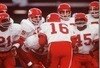 Chiefsoffensehuddle_crop_100x68