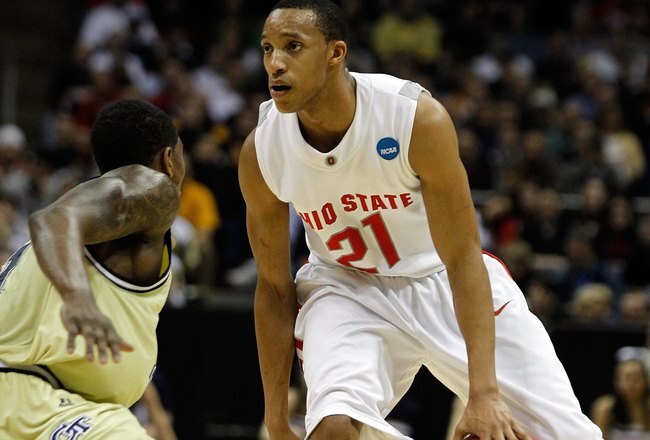 MILWAUKEE - MARCH 21:  Evan Turner #21 of the Ohio State Buckeyes moves the ball while taking on the Georgia Tech Yellow Jackets in the first half during the second round of the 2010 NCAA men's basketball tournament at the Bradley Center on March 21, 2010 in Milwaukee, Wisconsin.  (Photo by Jonathan Daniel/Getty Images)
