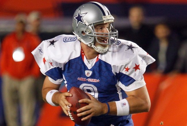 MIAMI GARDENS, FL - JANUARY 31:  Quarterback Tony Romo #9 of the NFC's Dallas Cowboys looks to make a pass play during the 2010 AFC-NFC Pro Bowl game at Sun Life Stadium on January 31, 2010 in Miami Gardens, Florida. The AFC defeated the NFC 41-34. (Photo by Scott Halleran/Getty Images)