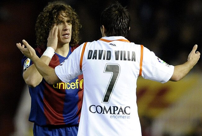 VALENCIA, SPAIN - MARCH 20:  Carles Pujol (L) of Barcelona and David Villa of Valencia gestures during the Copa del Rey Semi Final 2nd leg match between Valencia and Barcelona at the Mestalla stadium on March 20, 2008 in Valencia, Spain. Valencia won 3-2. (Photo by Manuel Queimadelos Alonso/Getty Images) 