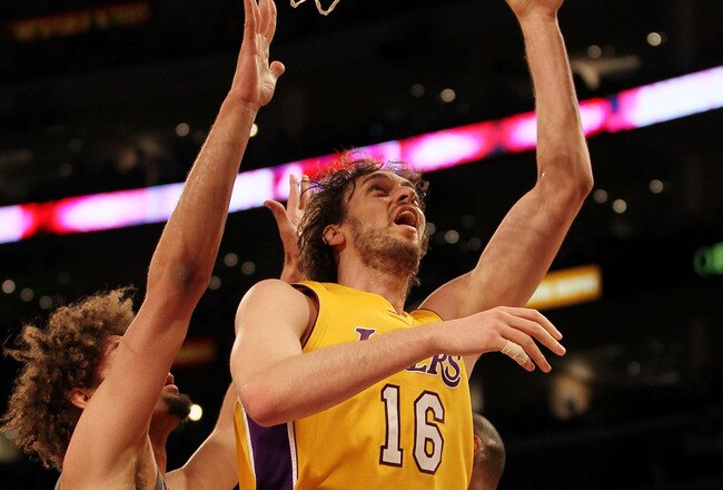 LOS ANGELES, CA - MAY 19:  Pau Gasol #16 of the Los Angeles Lakers shoots a layup against the Phoenix Suns in Game Two of the Western Conference Finals during the 2010 NBA Playoffs at Staples Center on May 19, 2010 in Los Angeles, California. NOTE TO USER: User expressly acknowledges and agrees that, by downloading and/or using this Photograph, user is consenting to the terms and conditions of the Getty Images License Agreement.  (Photo by Jeff Gross/Getty Images)