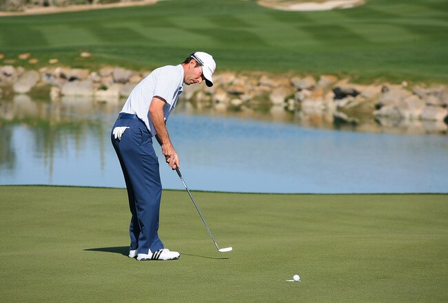 MARANA, AZ - FEBRUARY 18:  Mike Weir of Canada putts on the third hole during round two of the Accenture Match Play Championship at the Ritz-Carlton Golf Club on February 18, 2010 in Marana, Arizona.  (Photo by Hunter Martin/Getty Images)