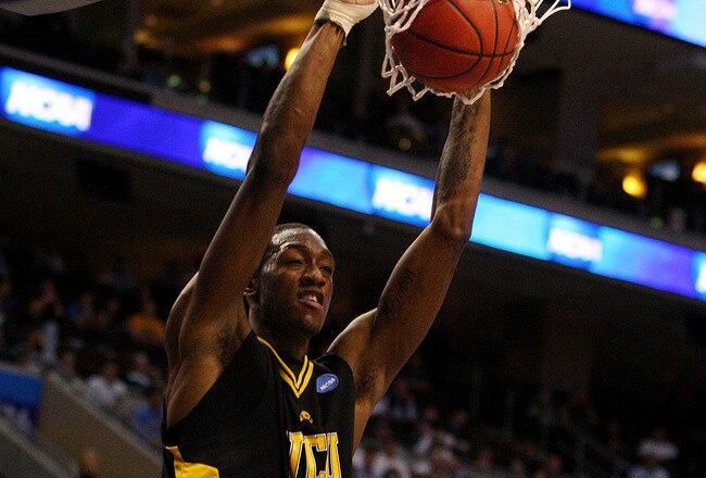PHILADELPHIA - MARCH 19:  Larry Sanders #1 of the VCU Rams slam dunks against Alfred Aboya #12 of the UCLA Bruins during the first round of the NCAA Division I Men's Basketball Tournament at the Wachovia Center on March 19, 2009 in Philadelphia, Pennsylvania.  (Photo by Jim McIsaac/Getty Images)