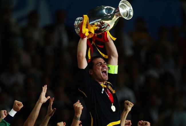 VIENNA, AUSTRIA - JUNE 29: Iker Casillas of Spain lifts the trophy after winning against Germany in the UEFA EURO 2008 Final match between Germany and Spain at Ernst Happel Stadion on June 29, 2008 in Vienna, Austria.  (Photo by Laurence Griffiths/Getty Images)