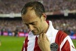 VALENCIA, SPAIN - MAY 13: Joseba Etxeberria of Athletic Bilbao cries after loosing the Copa del Rey final match between Barcelona and Athletic Bilbao at the Mestalla stadium on May 13, 2009 in Valencia, Spain. Barcelona won 4-1  (Photo by Manuel Queimadelos Alonso/Getty Images)