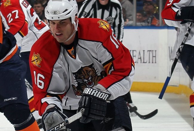 UNIONDALE, NY - JANUARY 21:  Nathan Horton #16 of the Florida Panthers skates with the puck during the game against the New York Islanders at the Nassau Coliseum on January 21, 2010 in Uniondale, New York. (Photo by Bruce Bennett/Getty Images)