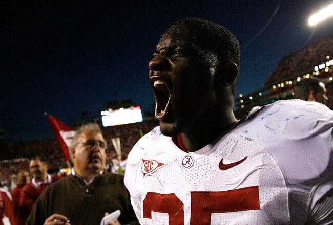 AUBURN, AL - NOVEMBER 27:  Rolando McClain #25 of the Alabama Crimson Tide celebrates their 26-21 win over the Auburn Tigers at Jordan-Hare Stadium on November 27, 2009 in Auburn, Alabama.  (Photo by Kevin C. Cox/Getty Images)