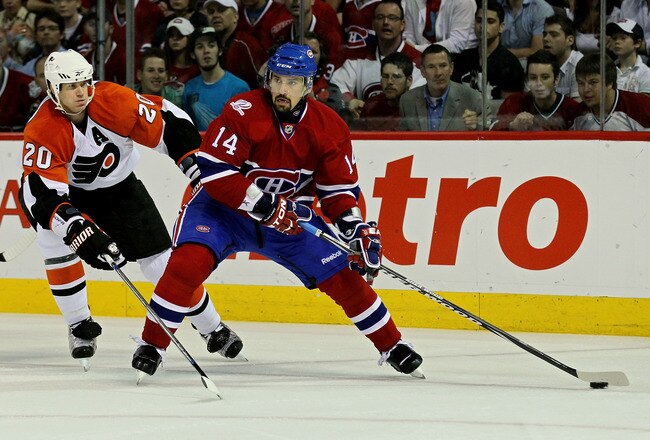 MONTREAL, QC - MAY 22:  Chris Pronger #20 of the Philadelphia Flyers defends against Tomas Plekanec #14 of the Montreal Canadiens in Game 4 of the Eastern Conference Finals during the 2010 NHL Stanley Cup Playoffs at Bell Centre on May 22, 2010 in Montreal, Canada.  (Photo by Jim McIsaac/Getty Images)
