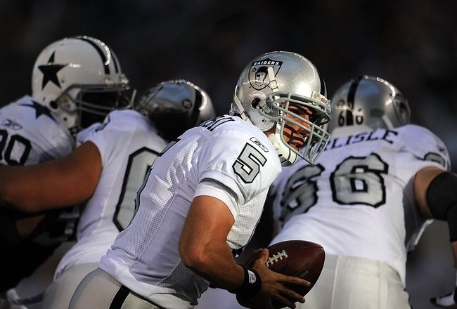 ARLINGTON, TX - NOVEMBER 26:  Quarterback Bruce Gradkowski #5 of the Oakland Raiders at Cowboys Stadium on November 26, 2009 in Arlington, Texas.  (Photo by Ronald Martinez/Getty Images)