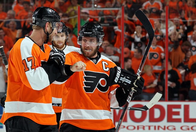 PHILADELPHIA - MAY 24:  Jeff Carter #17 of the Philadelphia Flyers celebrates with Mike Richards #18 after scoring a goal in the second period against the Montreal Canadiens in Game 5 of the Eastern Conference Finals during the 2010 NHL Stanley Cup Playoffs at Wachovia Center on May 24, 2010 in Philadelphia, Pennsylvania.  (Photo by Jim McIsaac/Getty Images)