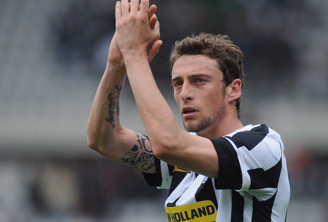 TURIN, ITALY - APRIL 11:  Claudio Marchisio of Juventus FC celebrates victory after the Serie A match between Juventus FC and Cagliari Calcio at Stadio Olimpico on April 11, 2010 in Turin, Italy.  (Photo by Valerio Pennicino/Getty Images)