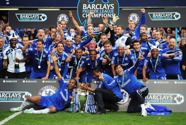 LONDON, ENGLAND - MAY 09:  Chelsea players celebrate with the trophy after the Barclays Premier League match between Chelsea and Wigan Athletic at Stamford Bridge on May 9, 2010 in London, England. Chelsea won 8-0 to win the title.  (Photo by Shaun Botterill/Getty Images)