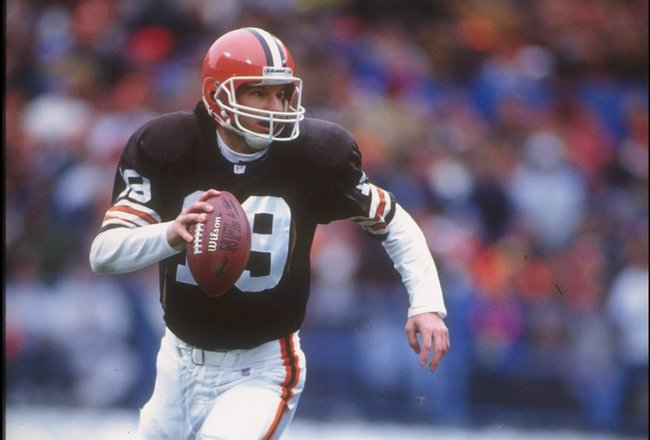6 Dec 1992: Quarterback Bernie Kosar of the Cleveland Browns looks to pass the ball during a game against the Cincinnati Bengals at Riverfront Stadium in Cincinnati, Ohio.