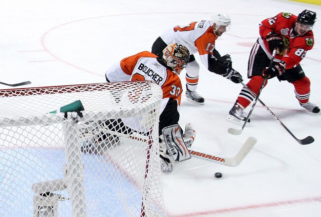 CHICAGO - MAY 29:  Tomas Kopecky #82 of the Chicago Blackhawks scores the game-winning goal against goaltender Brian Boucher #33 of the Philadelphia Flyers in Game One of the 2010 NHL Stanley Cup Final at the United Center on May 29, 2010 in Chicago, Illinois. The Blackhawks defeated the Flyers 6-5. (Photo by Jim McIsaac/Getty Images)