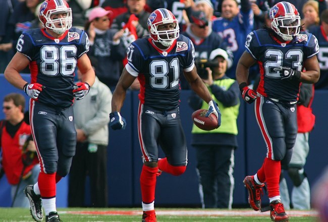 ORCHARD PARK, NY - NOVEMBER 01:  Derek Fine #86, Terrell Owens #81 and Marshawn Lynch #23 of the Buffalo Bills celebrate during the game against the Houston Texans at Ralph Wilson Stadium on November 1, 2009 in Orchard Park, New York. Houston won 31-10. (Photo by Rick Stewart/Getty Images)