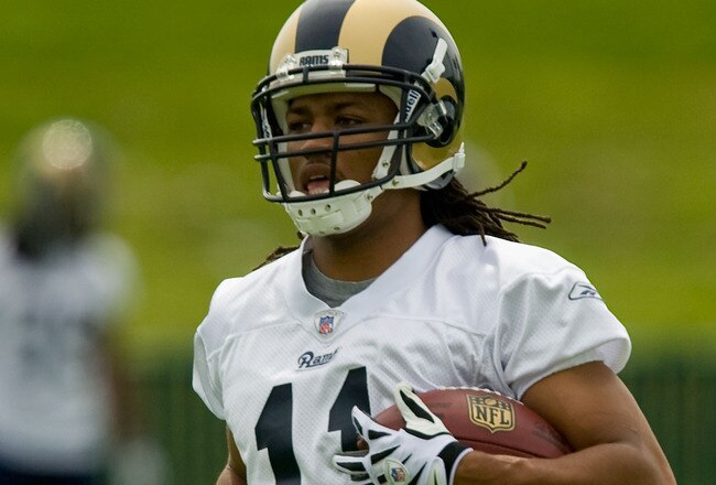 EARTH CITY, MO - MAY 2: Laurent Robinson #11 of the St. Louis Rams catches a pass during a mini camp on May 2, 2009 at the Russell Training Center in Earth City, Missouri.  (Dilip Vishwanat/Getty Images)