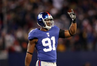 EAST RUTHERFORD, NJ - DECEMBER 13:  Justin Tuck #91 of the New York Giants reacts during the game against the Philadelphia Eagles at Giants Stadium on December 13, 2009 in East Rutherford, New Jersey.  (Photo by Nick Laham/Getty Images)